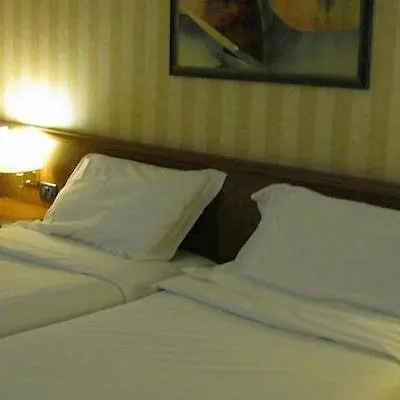 Idea Hotel Piacenza 3*,